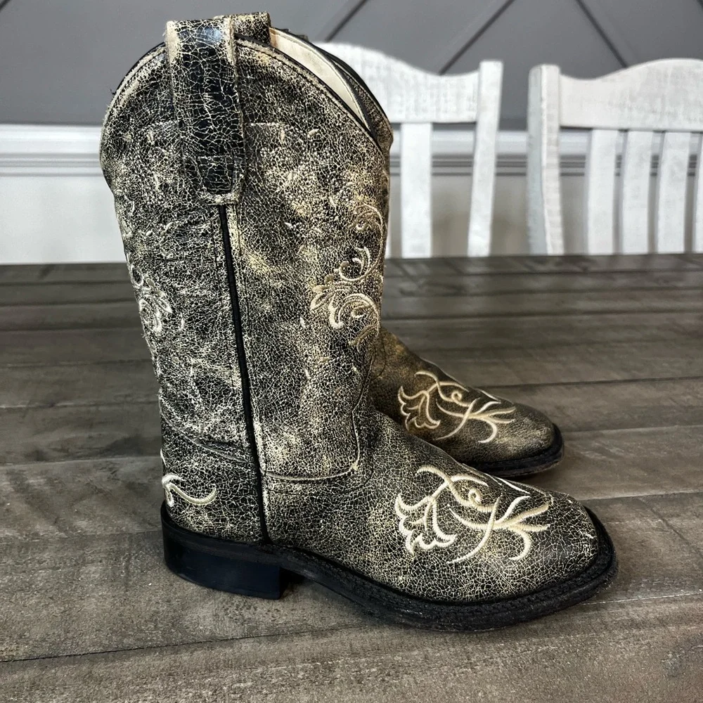 Old West leather boots with a distressed crackle finish embroidery Sz 13.5 Y